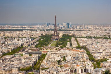 Paris, Fransa şehir manzarası. Champ de Mars Eiffel Kulesi 'ne gidiyor.,