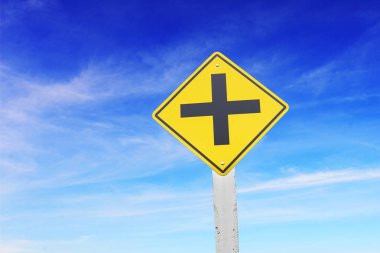 Trafik işareti kavşak öncesinde