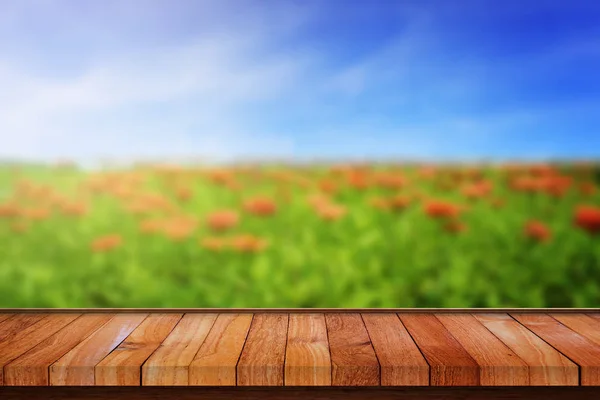 Trägolv med blomma trädgård bakgrund — Stockfoto