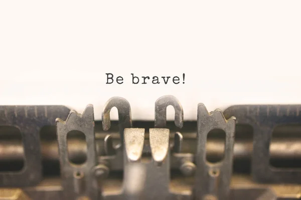 Typewriter with text Be Brave — Stock Photo, Image