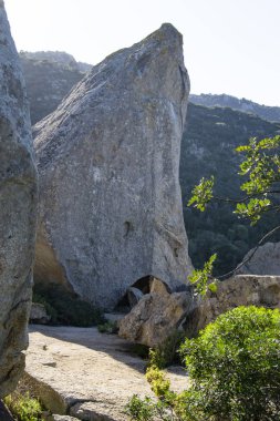 Monte Liuru 'dan Su Cuguddu, piramit olarak da bilinir.
