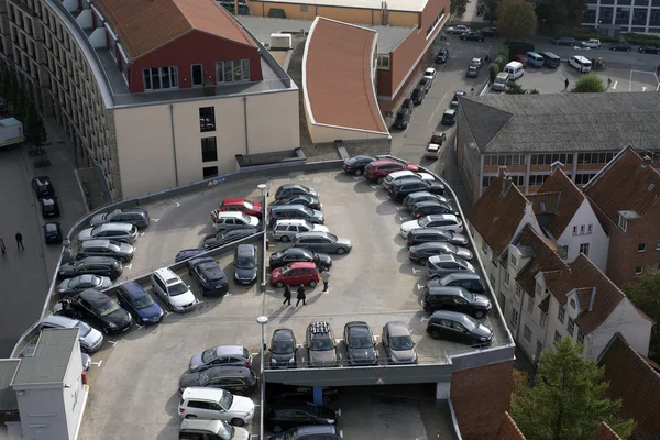 Garagem de estacionamento no alto — Fotografia de Stock