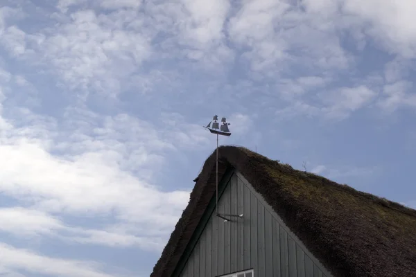 Gable üzerinde Weathervane — Stok fotoğraf