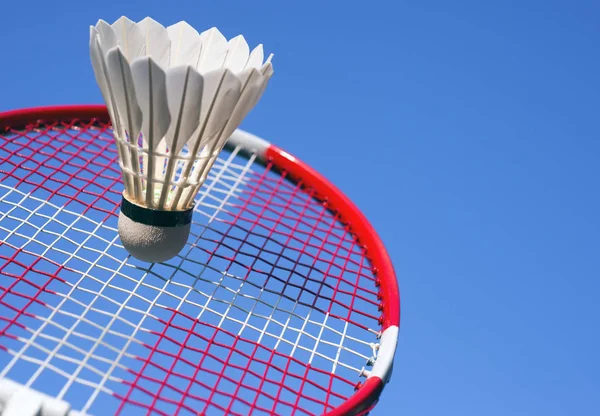 Badminton jogar céu azul — Fotografia de Stock