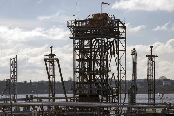 Terminal de petróleo em Fredericiac perder para porto e Little Belt, Den — Fotografia de Stock