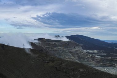 Kale ile güzel dağ