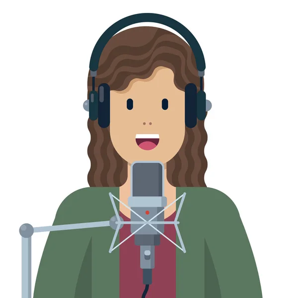 Mujer hablando en el micrófono y usando auriculares — Vector de stock