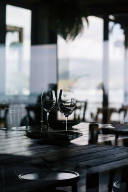 Mobilya ayarlı restoranın iç detayları
