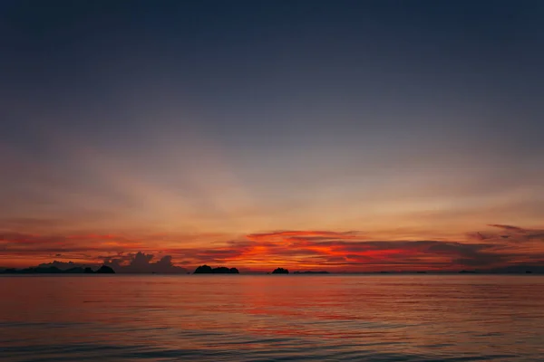 Malerischer Blick Auf Das Schöne Meer Bei Sonnenuntergang — Stockfoto