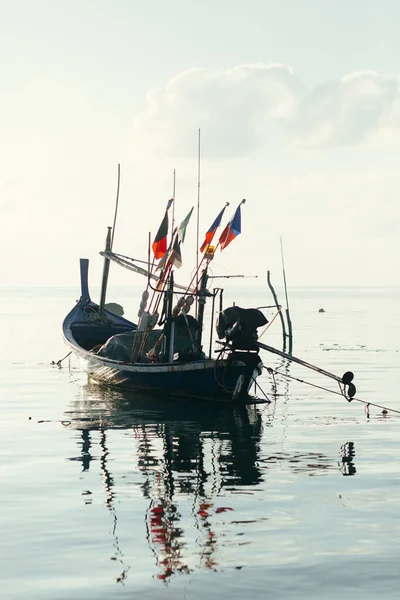 Живописный Вид Плавающую Воде Рыболовную Лодку Стоковое Изображение