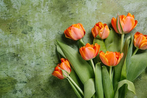 Tulipani Sfondo Verde Legno Concetto San Valentino Giornata Internazionale Della — Foto Stock