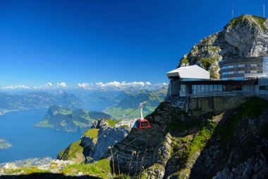 Pilatus Dağı tepesine teleferik yaklaşımdan Luzern, S