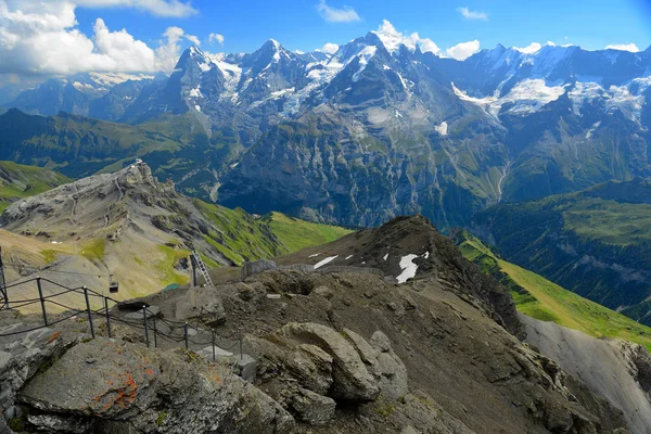 Impresionante vista de los famosos picos: Eiger, Monch y Jungfrau de — Foto de Stock