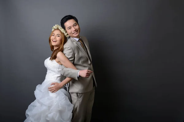 Young asian groom and bride posing and smiling in studio for pre — Stock Photo, Image