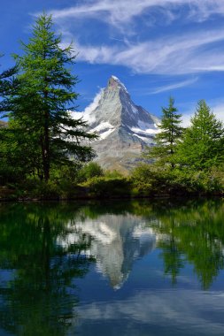 Grindjisee - 5 göller yansıtan Matterhorn 