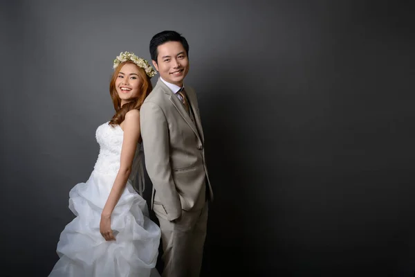 Young Asian Groom Bride Posing Smiling Studio Pre Wedding Shot — Stock Photo, Image