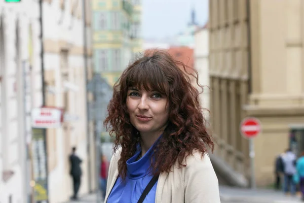 Beautiful woman on an excursion in Prague — Stock Photo, Image