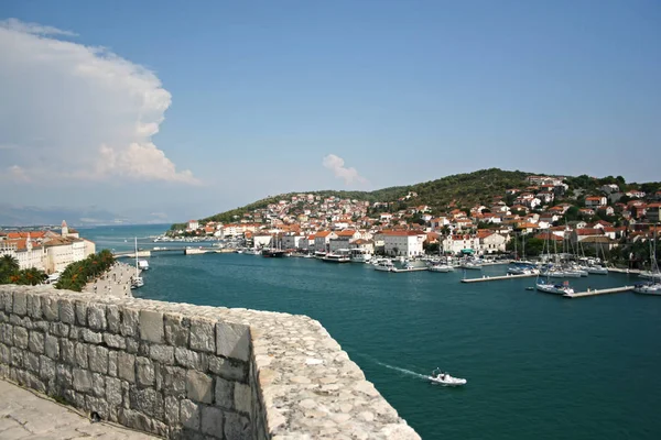 Costa della città Trogir, Croazia — Foto Stock