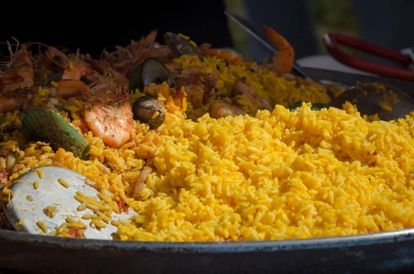 Jambalaya veya paella büyük tabak