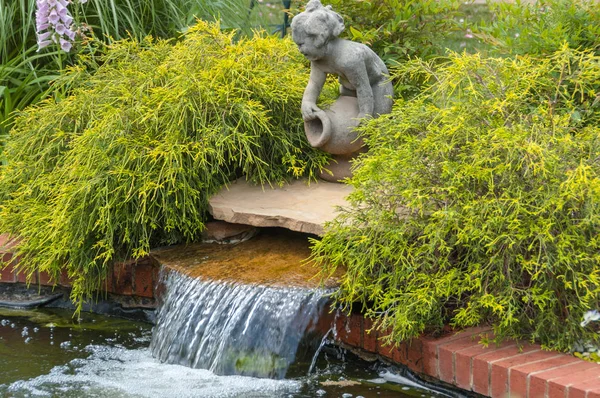 Taş Heykel bir sürahi su özelliği yeşil 