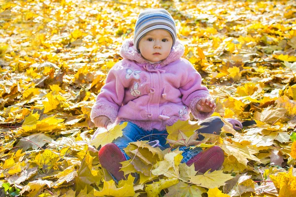 Happy little girl outdoors — Stock Photo, Image