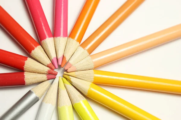 पार्श्वभूमीवर रंगीत पेन्सिल — स्टॉक फोटो, इमेज