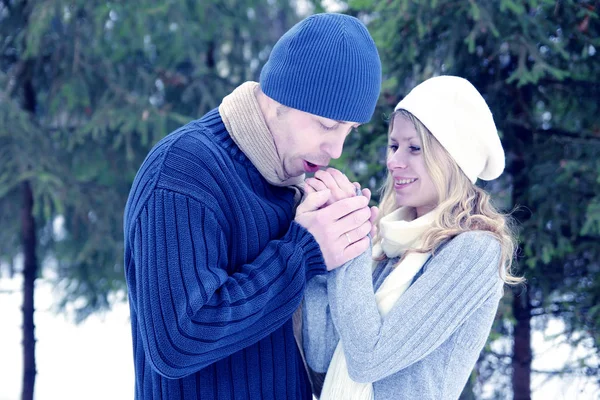 Couple playing in winter outdoors — Stock Photo, Image