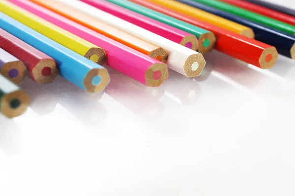 Цветные карандаши для рисования — стоковое фото