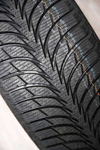 Nouveau pneu pour roues de voiture — Photo