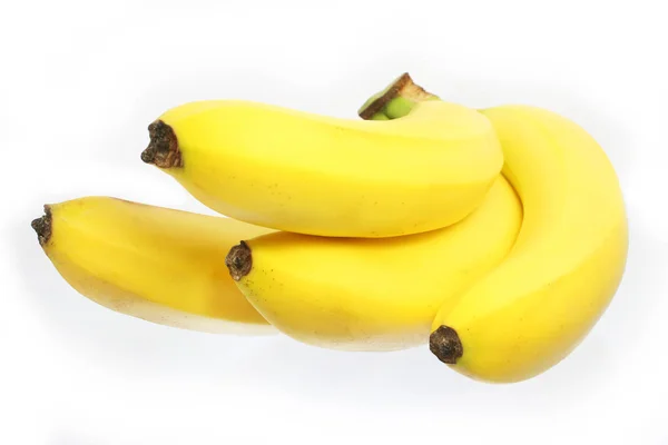 Mooie en smakelijke bananen op witte achtergrond — Stockfoto