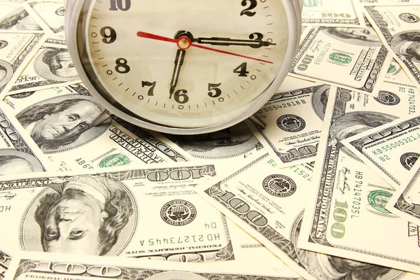 Часы службы бизнес-доллар деньги на белом фоне — стоковое фото
