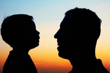 Baba ve oğul oyun silüeti