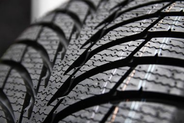  Lastik tekerlekli araba için