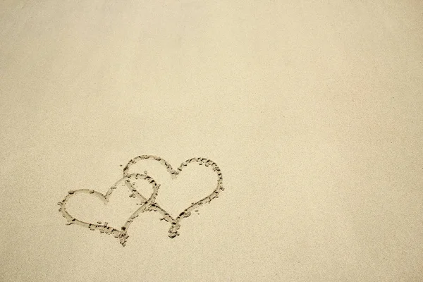 Coeur tiré dans le sable — Photo