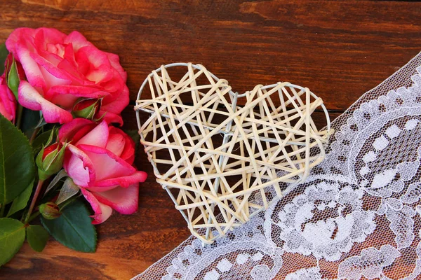 Corazón con rosas para el día de San Valentín —  Fotos de Stock