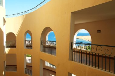 Windows arch Deniz Manzaralı