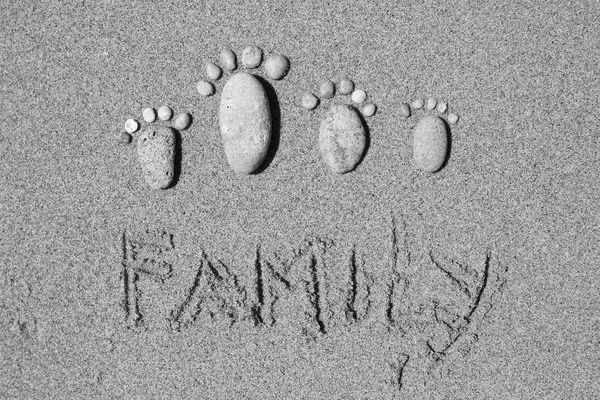 Pies de una familia de piedras en el mar — Foto de Stock