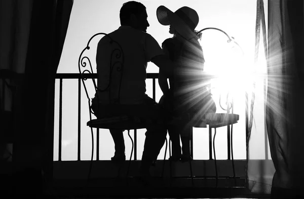 Silhouette di coppia innamorata — Foto Stock