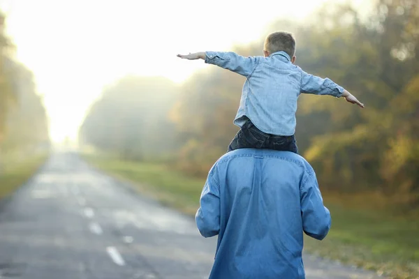 Father and son walk in nature — Stock Photo, Image