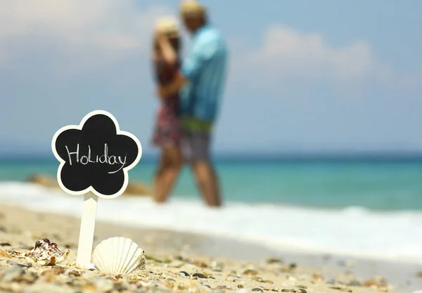 Coppia innamorata sulla spiaggia — Foto Stock