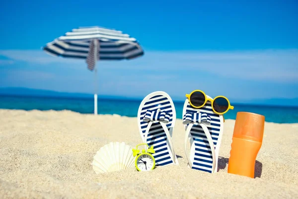 Beautiful slippers in the sand of the sea in Greece background — Stock Photo, Image