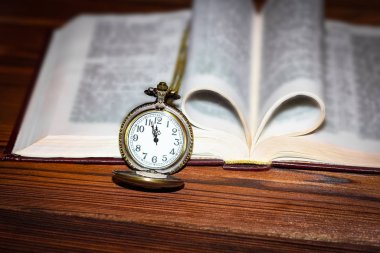 cep saati ve kitap arkaplanı