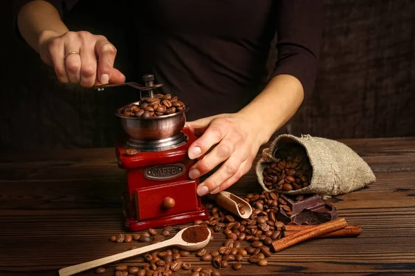 Hands and coffee grinder — Stock Photo, Image