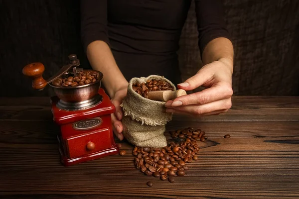Hands and coffee grinder — Stock Photo, Image