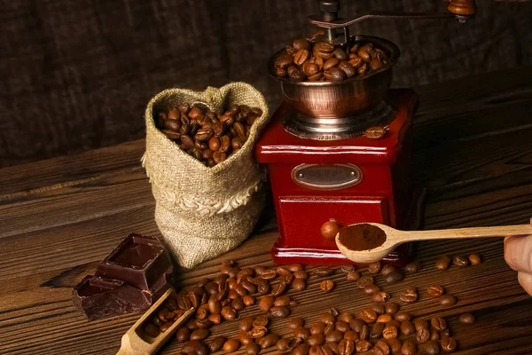 Hands and coffee grinder — Stock Photo, Image