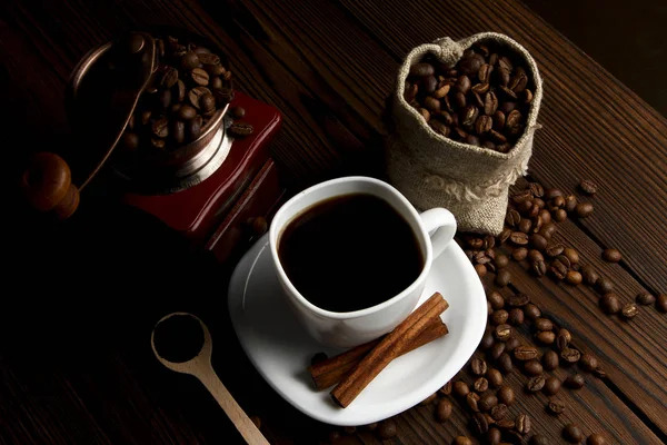 Coffee grinder and coffee — Stock Photo, Image