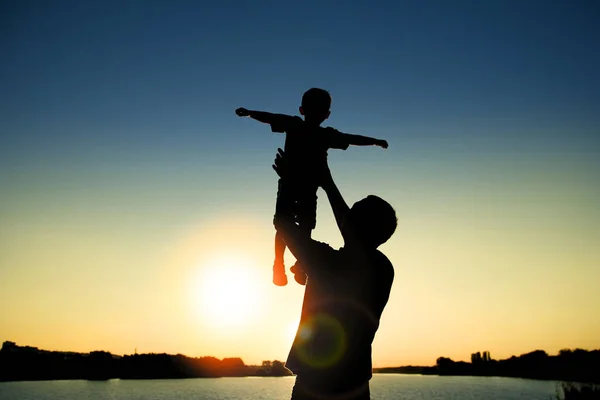 Silhouette of father and son  on sunset — Stock Photo, Image