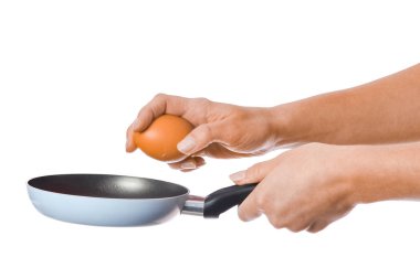 Beyaz arkaplanda bir tava