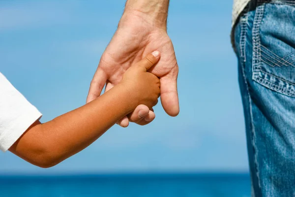 Happy Dad Holds Hand Child Greek Sea Nature — Stock Photo, Image