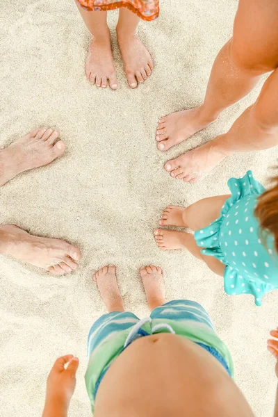 Belle Gambe Nella Sabbia Del Mare Sfondo Greco — Foto Stock